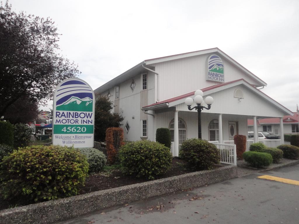 RAINBOW MOTOR INN | ⋆⋆⋆ | CHILLIWACK, CANADA | SEASON DEALS FROM $74